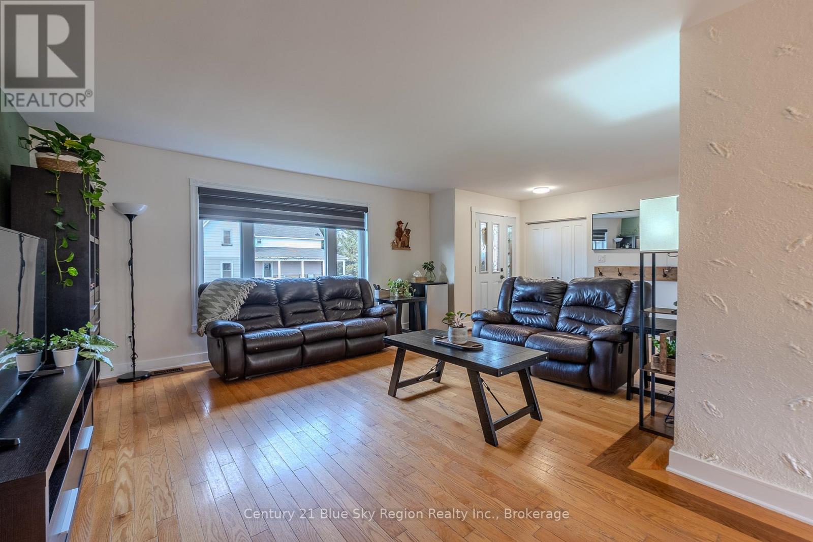 280 Arthur Street, West Nipissing, Ontario P2B 3B4 - Photo 11 - X12550372