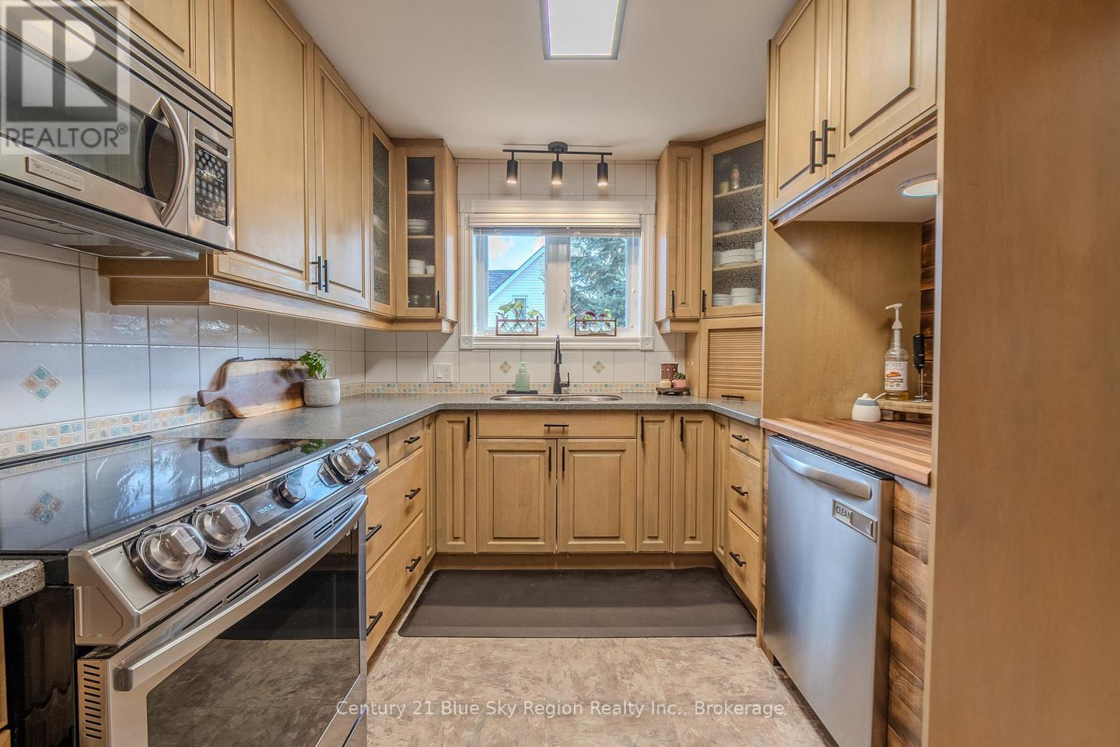 280 Arthur Street, West Nipissing, Ontario P2B 3B4 - Photo 3 - X12550372