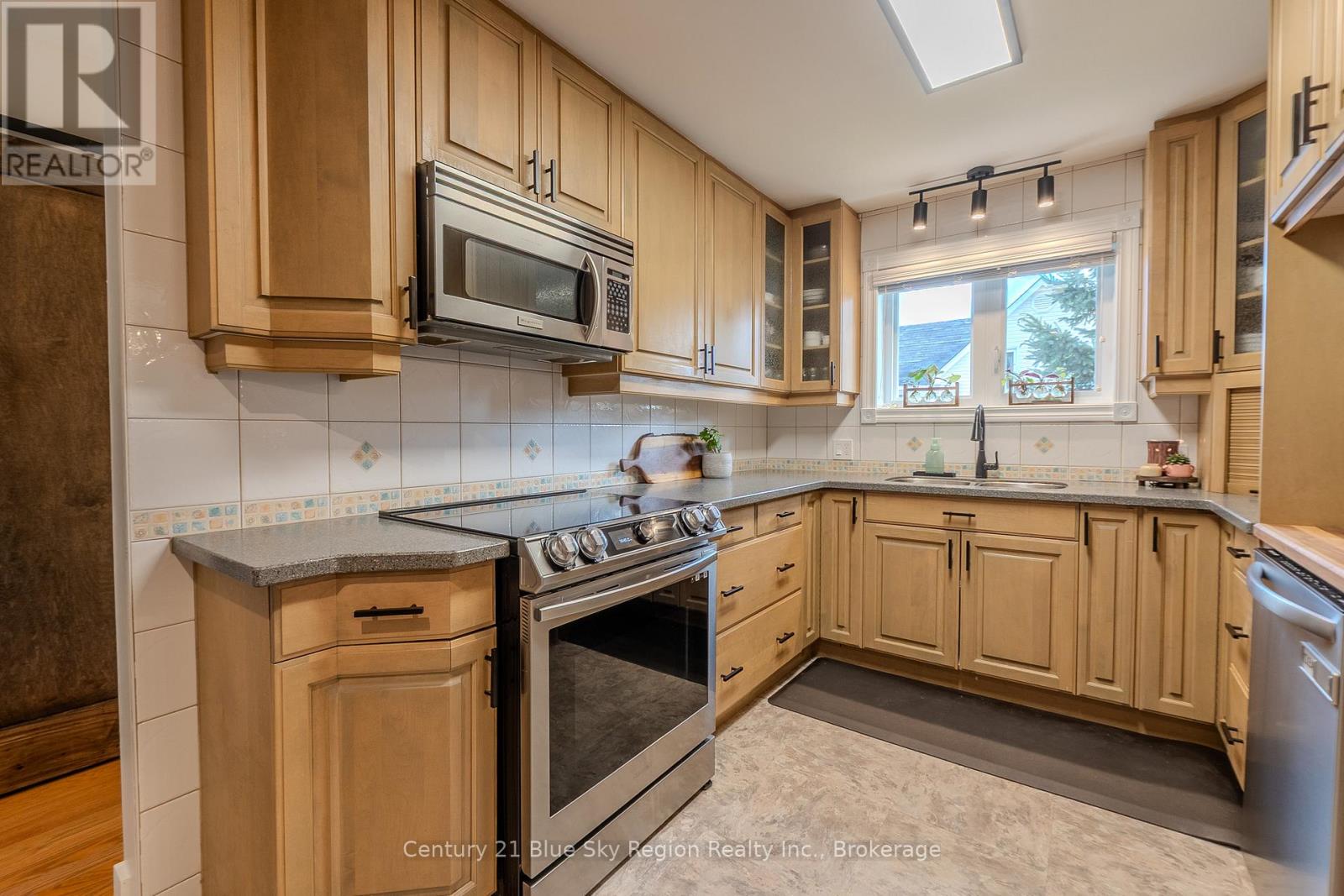 280 Arthur Street, West Nipissing, Ontario P2B 3B4 - Photo 4 - X12550372