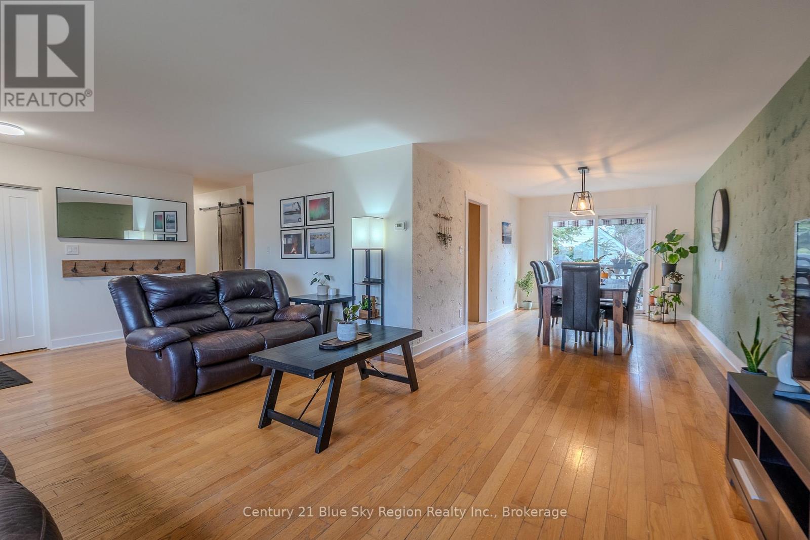 280 Arthur Street, West Nipissing, Ontario P2B 3B4 - Photo 9 - X12550372