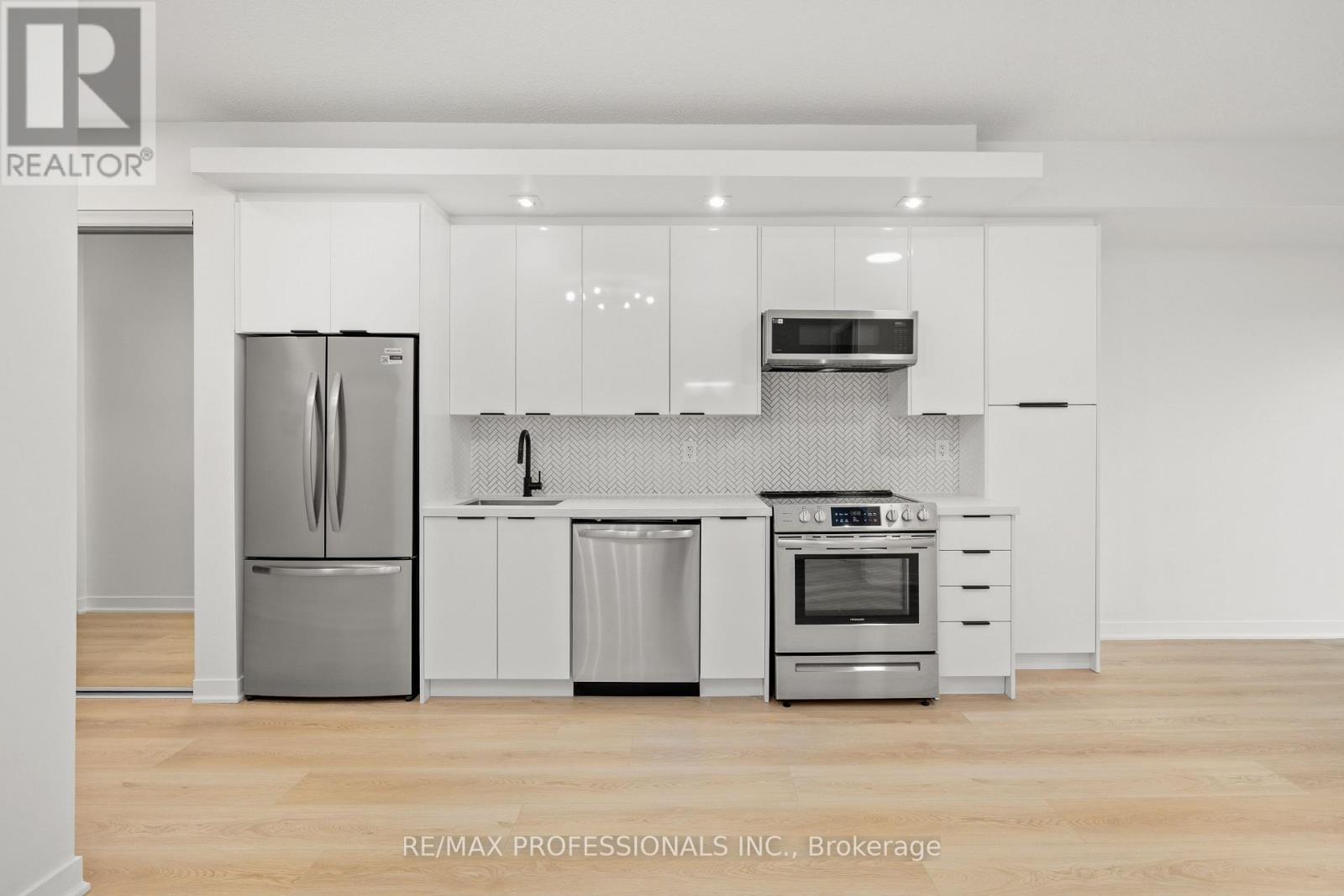 1434 - 165 Legion Road N, Toronto, Ontario  M8Y 0B3 - Photo 10 - W12550230