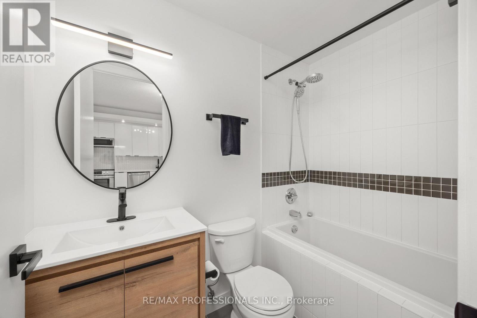 1434 - 165 Legion Road N, Toronto, Ontario  M8Y 0B3 - Photo 11 - W12550230