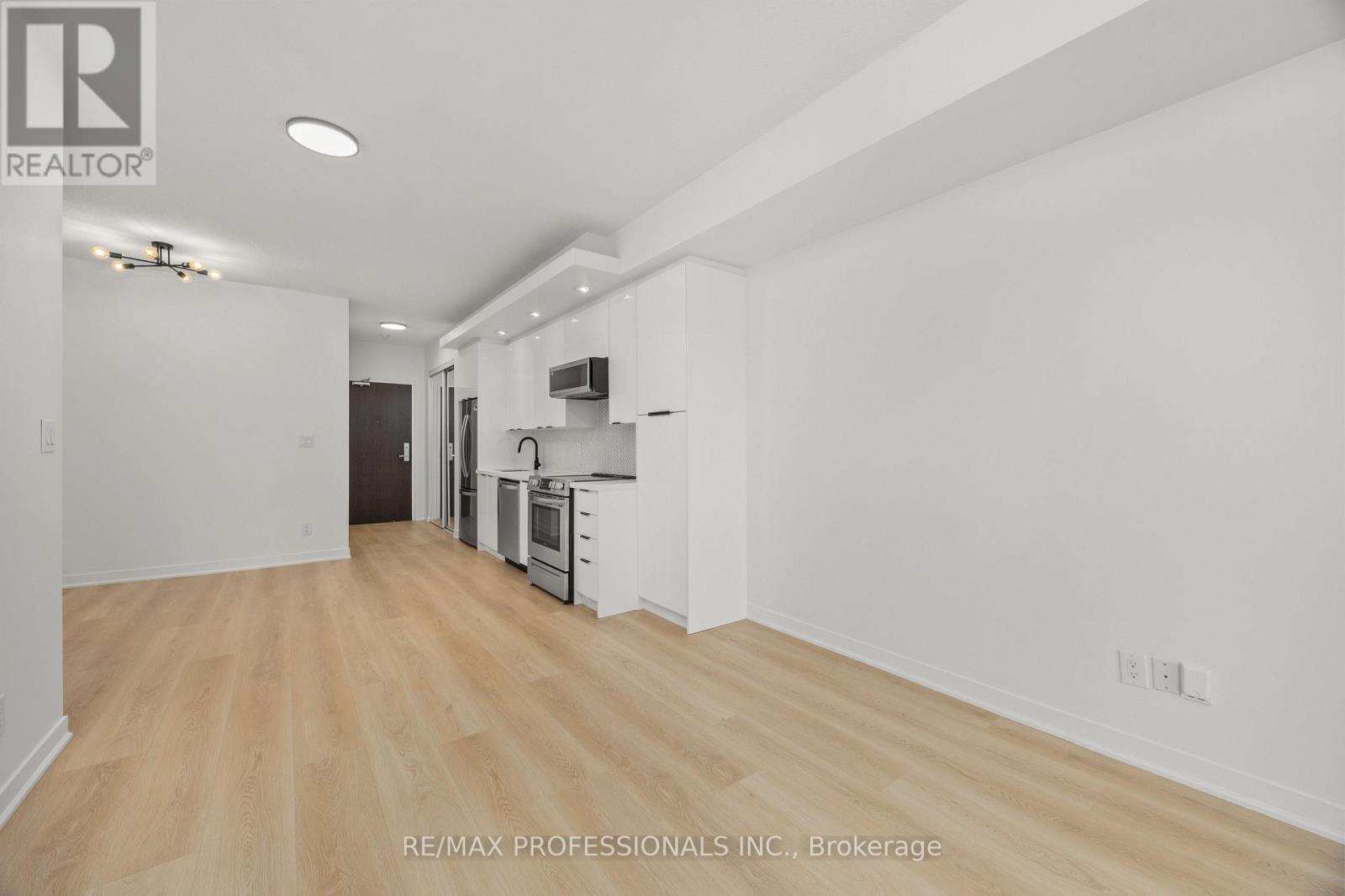 1434 - 165 Legion Road N, Toronto, Ontario  M8Y 0B3 - Photo 2 - W12550230