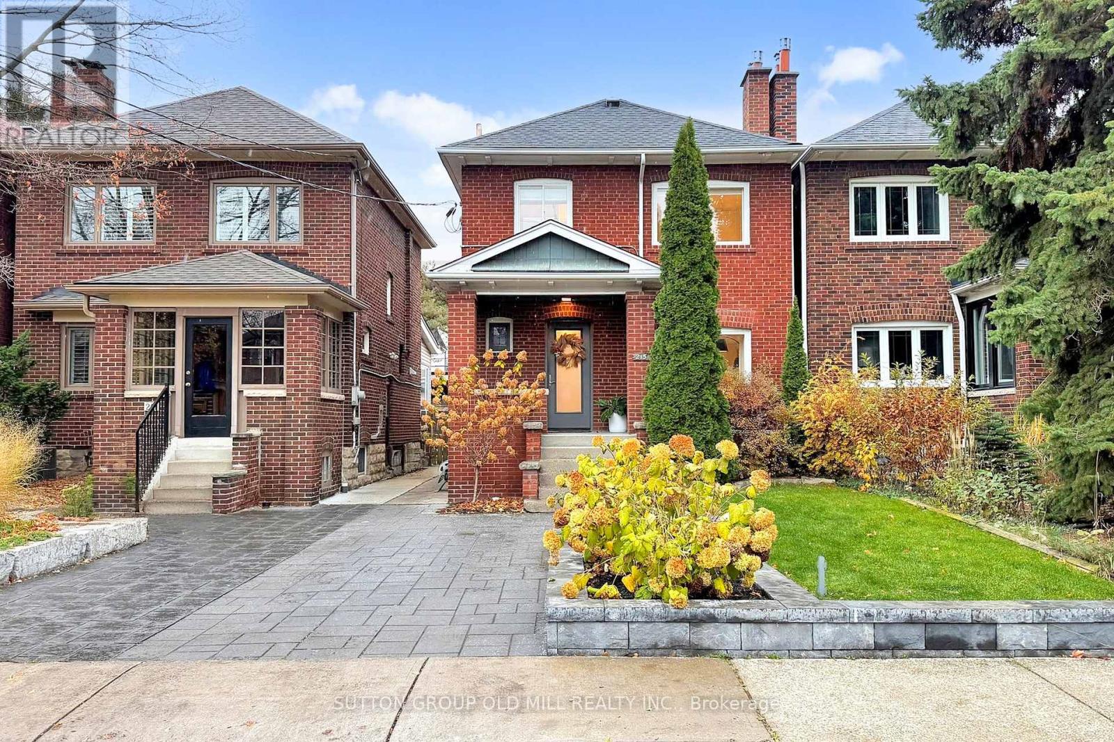 215 HUMBERCREST BOULEVARD, Toronto, Ontario