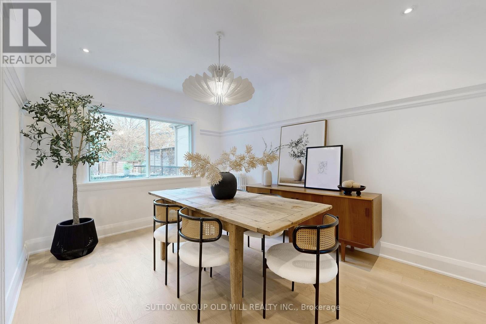 215 Humbercrest Boulevard, Toronto, Ontario  M6S 4L5 - Photo 10 - W12550234