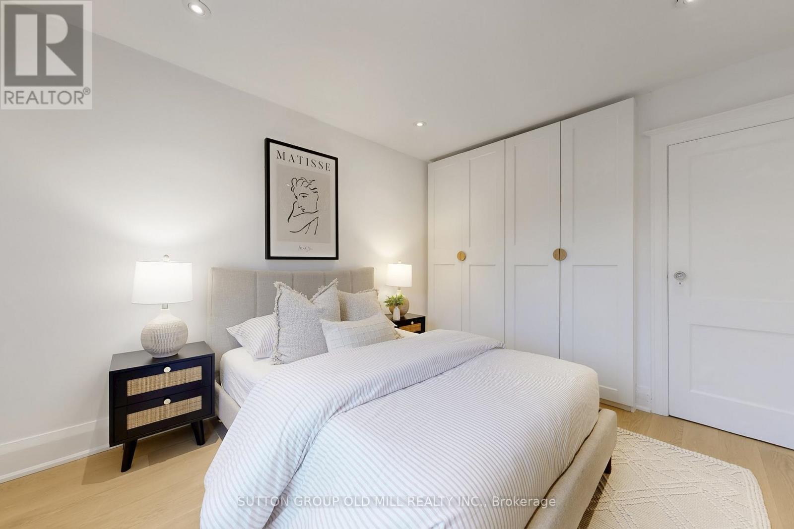 215 Humbercrest Boulevard, Toronto, Ontario  M6S 4L5 - Photo 24 - W12550234