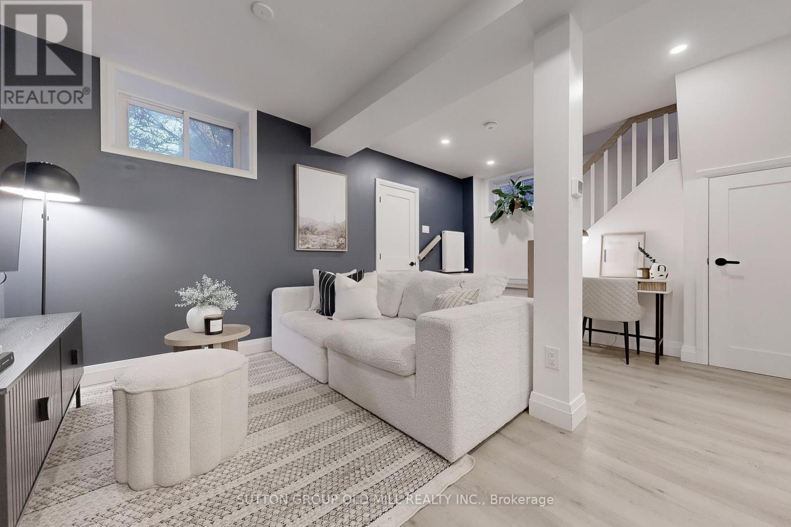 215 Humbercrest Boulevard, Toronto, Ontario  M6S 4L5 - Photo 28 - W12550234