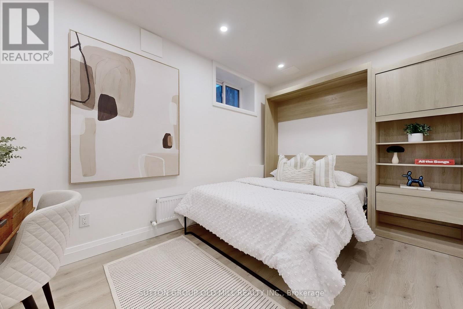 215 Humbercrest Boulevard, Toronto, Ontario  M6S 4L5 - Photo 32 - W12550234