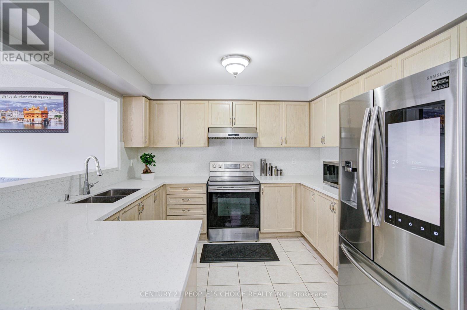 72 Zia Dodda Crescent, Brampton, Ontario  L6P 1J4 - Photo 11 - W12550244