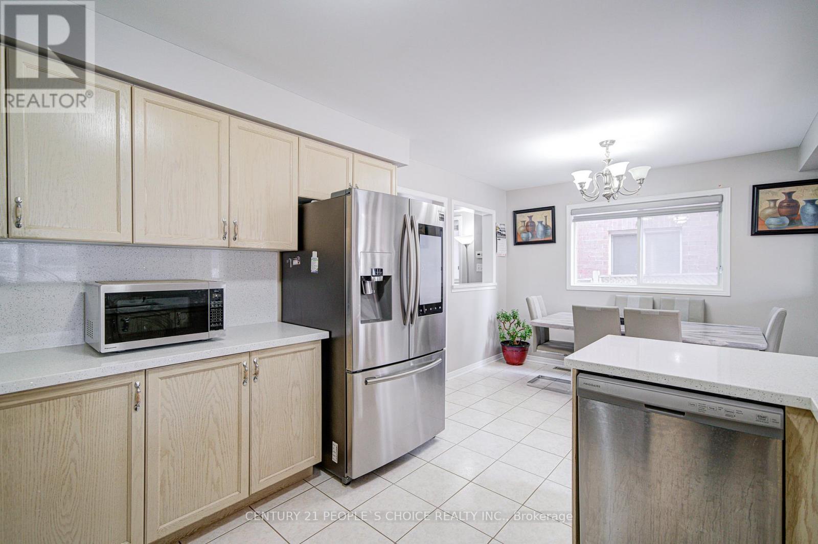 72 Zia Dodda Crescent, Brampton, Ontario  L6P 1J4 - Photo 13 - W12550244