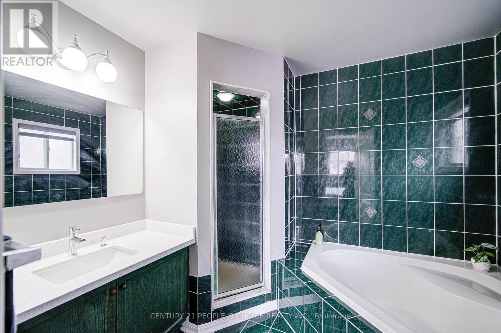 72 Zia Dodda Crescent, Brampton, Ontario  L6P 1J4 - Photo 25 - W12550244