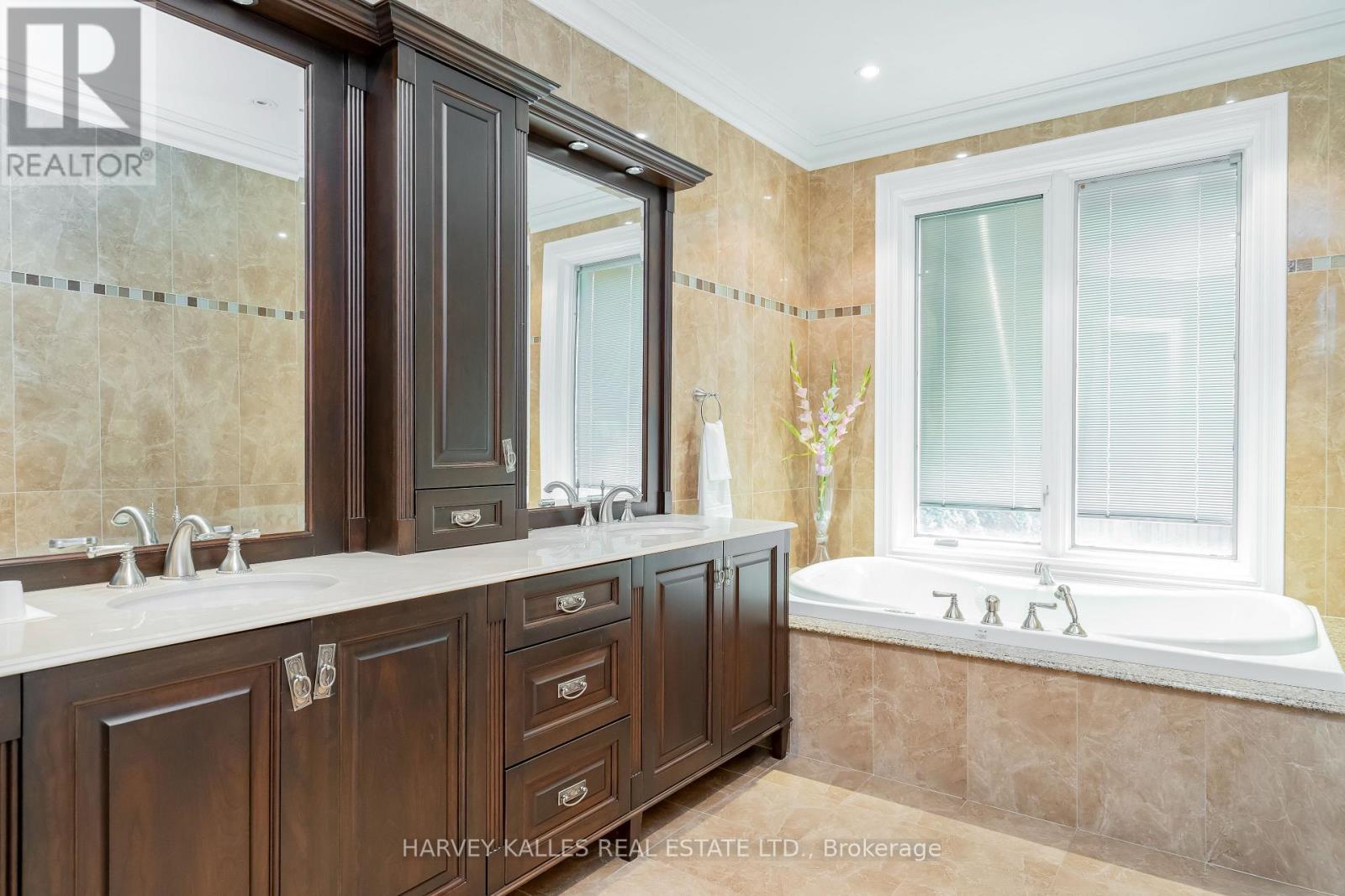 2370 Hammond Road, Mississauga, Ontario  L5K 1T2 - Photo 31 - W12550248