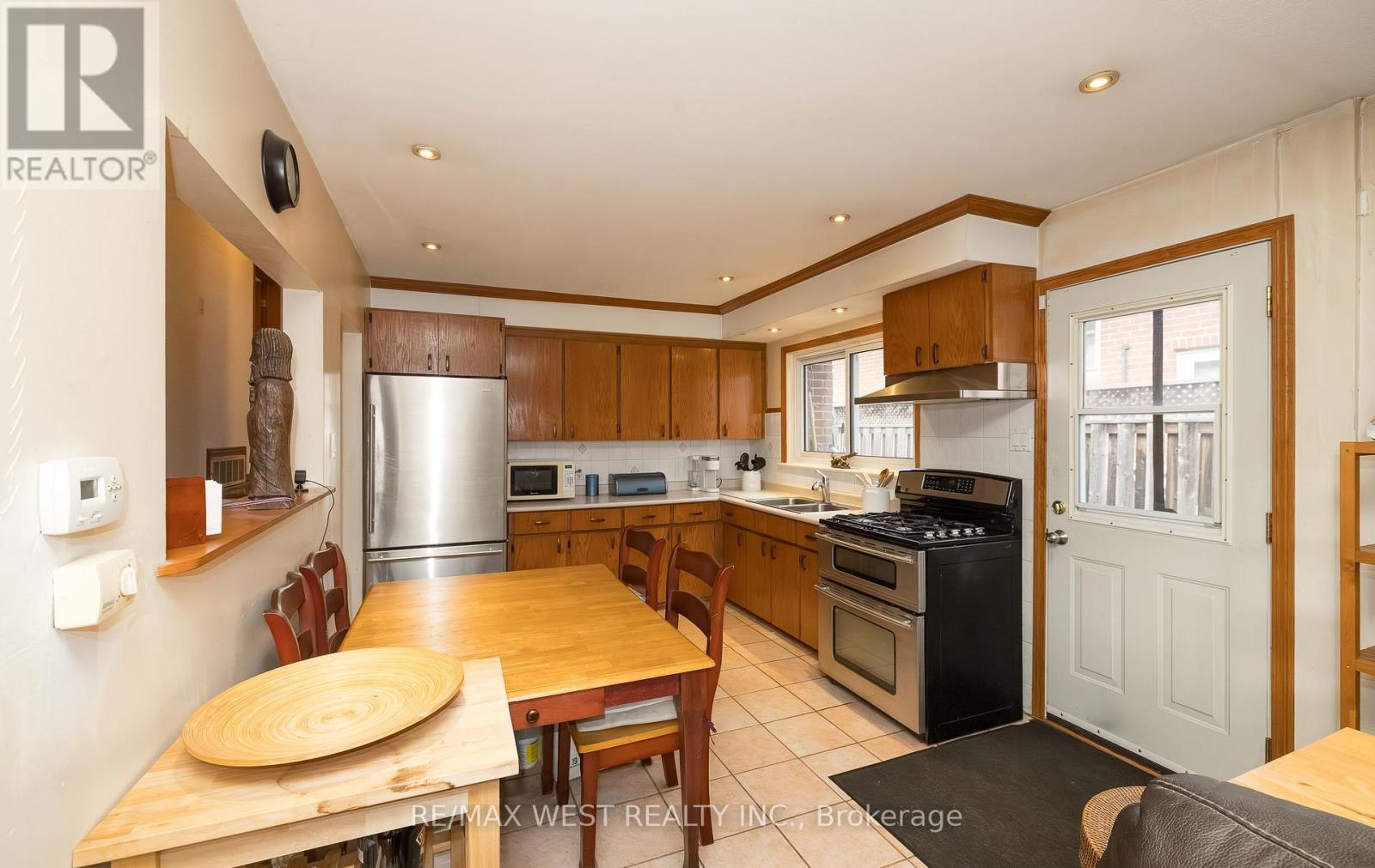 6 Lagos Road, Toronto, Ontario  M9N 4E4 - Photo 12 - W12550278