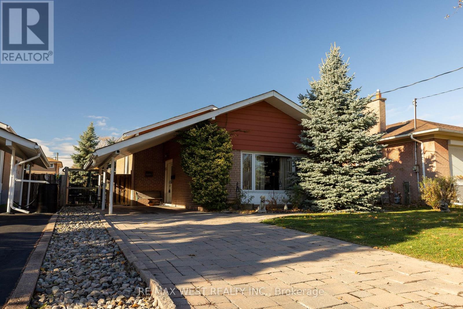 6 Lagos Road, Toronto, Ontario  M9N 4E4 - Photo 2 - W12550278