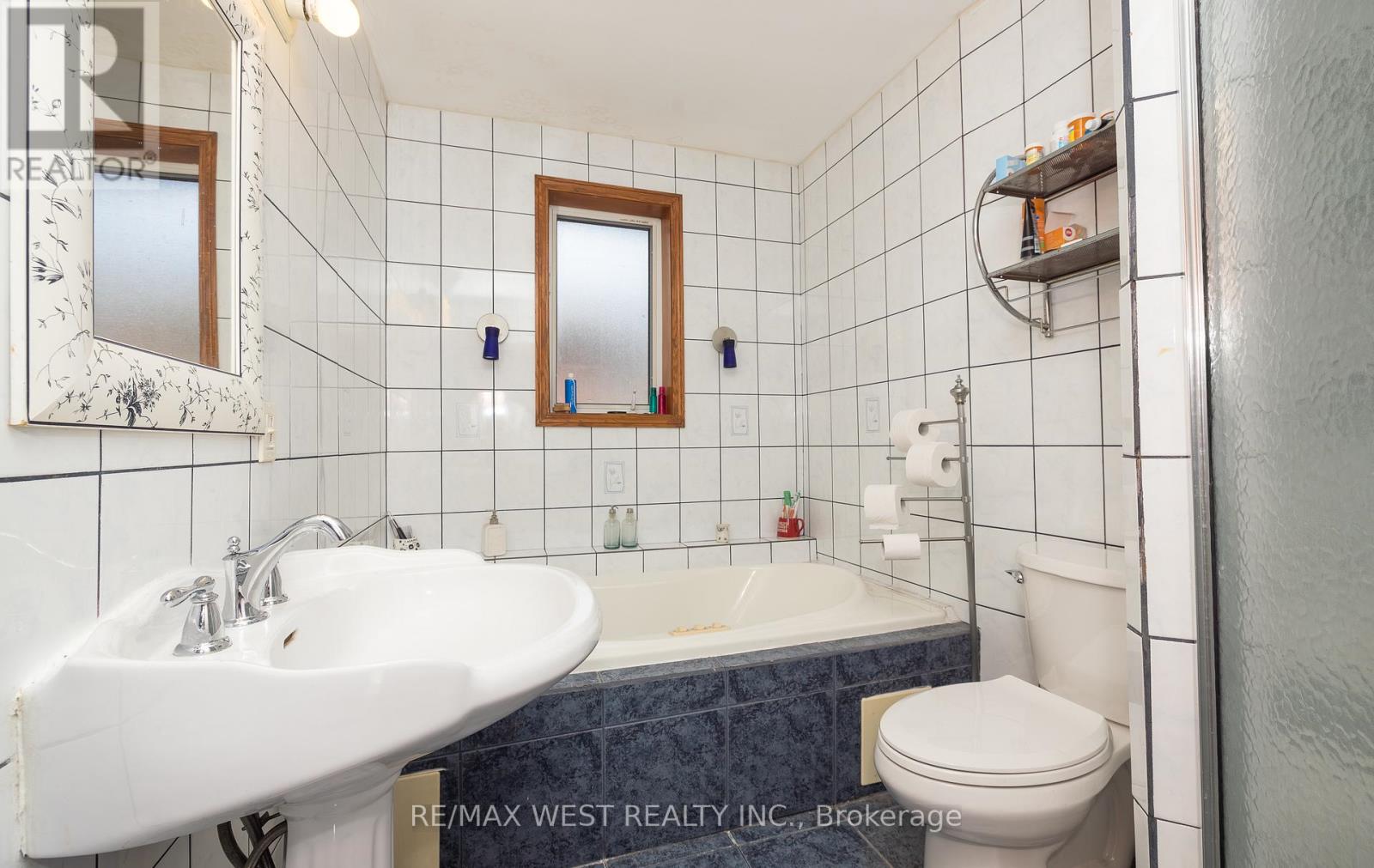 6 Lagos Road, Toronto, Ontario  M9N 4E4 - Photo 27 - W12550278