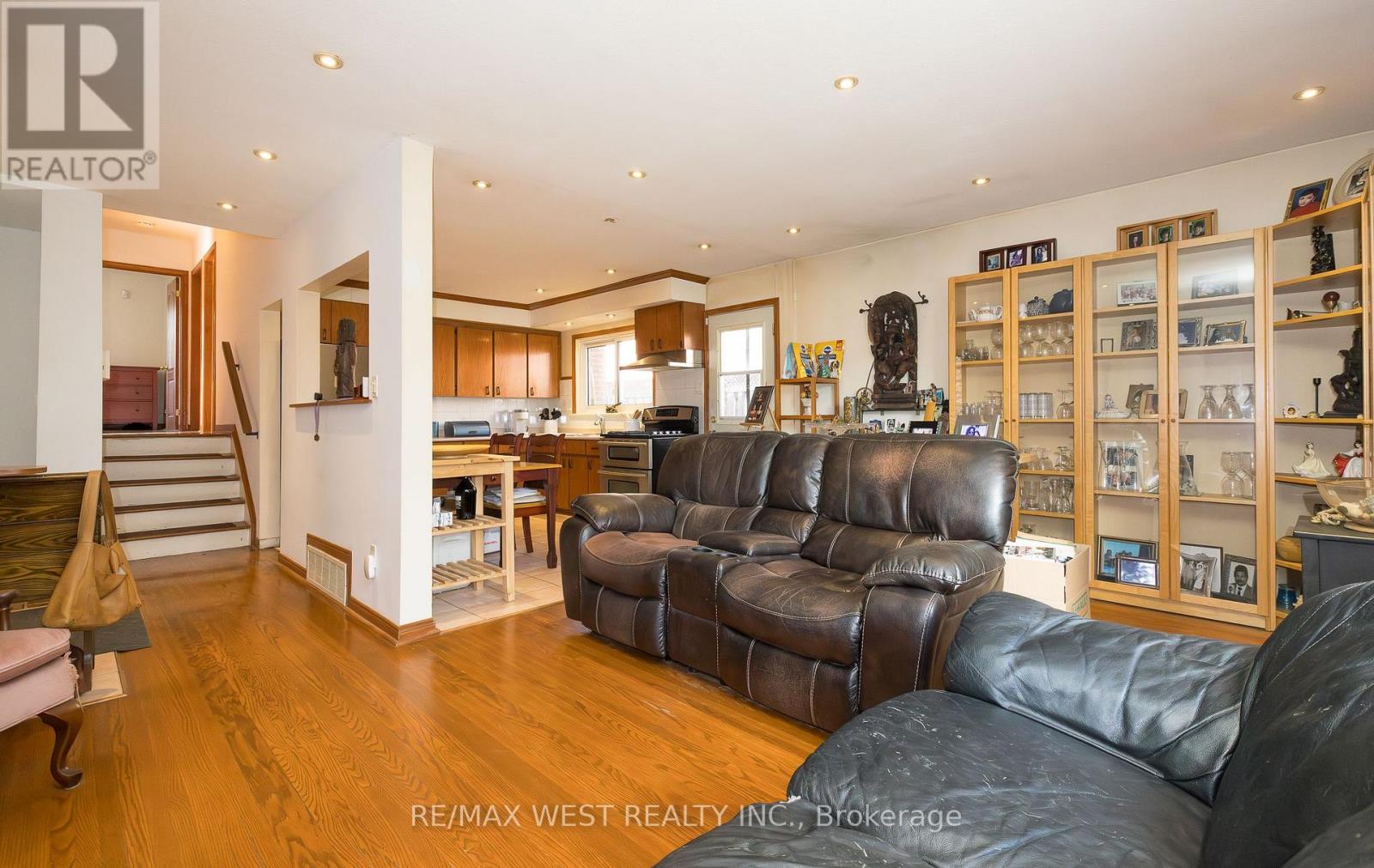 6 Lagos Road, Toronto, Ontario  M9N 4E4 - Photo 5 - W12550278