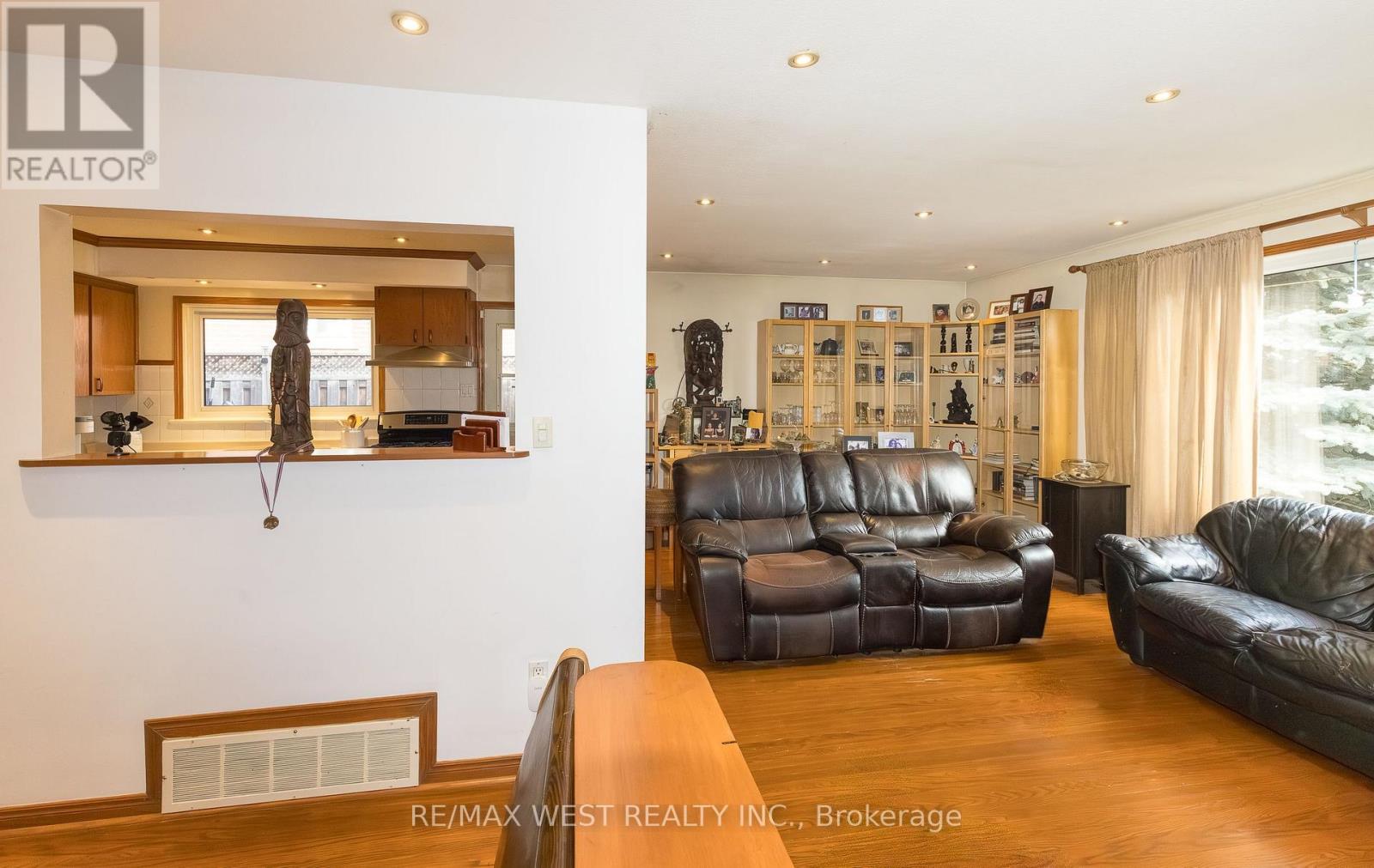 6 Lagos Road, Toronto, Ontario  M9N 4E4 - Photo 6 - W12550278