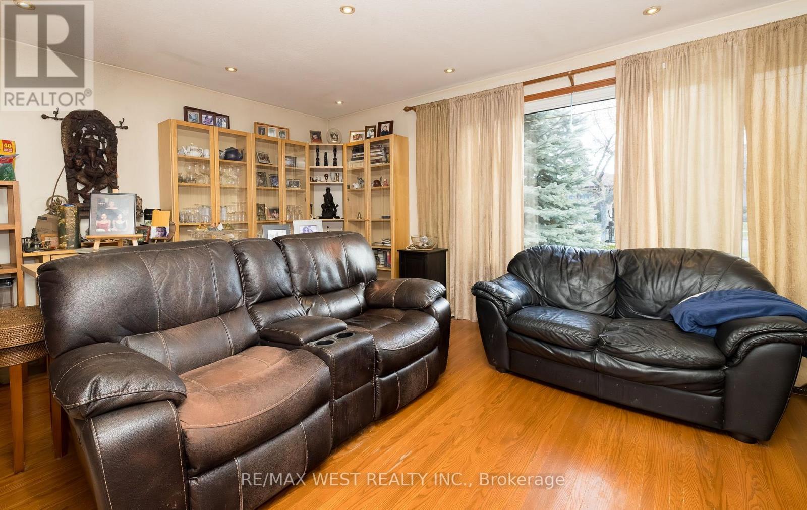 6 Lagos Road, Toronto, Ontario  M9N 4E4 - Photo 7 - W12550278