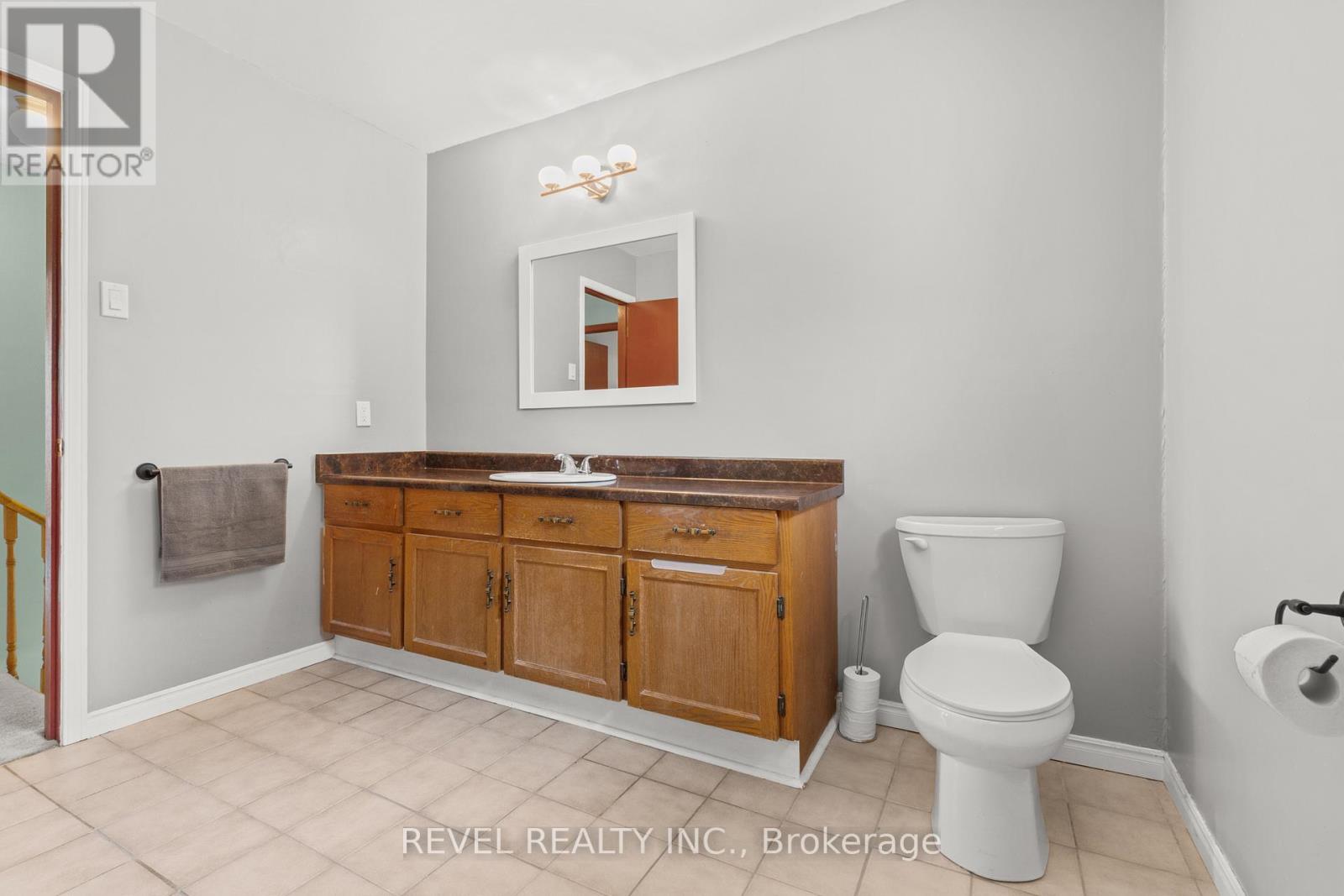 5 Mckee Drive, Caledon, Ontario  L7C 1G8 - Photo 17 - W12550320