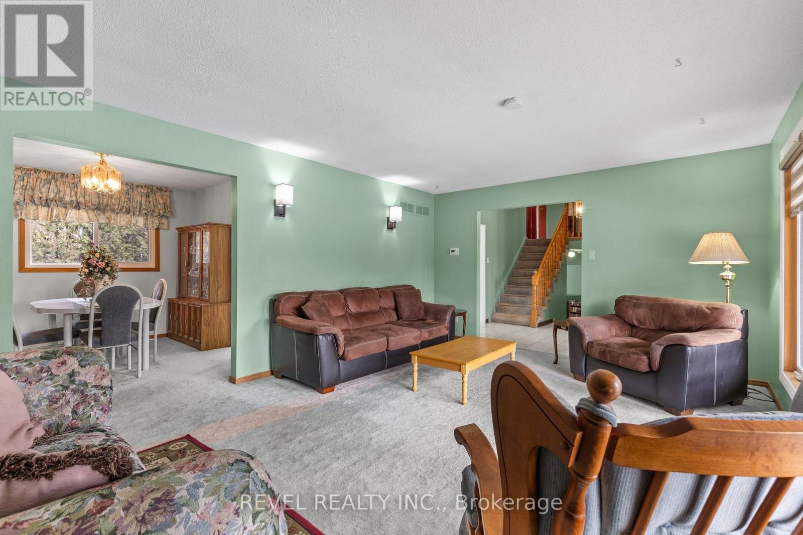 5 Mckee Drive, Caledon, Ontario  L7C 1G8 - Photo 8 - W12550320