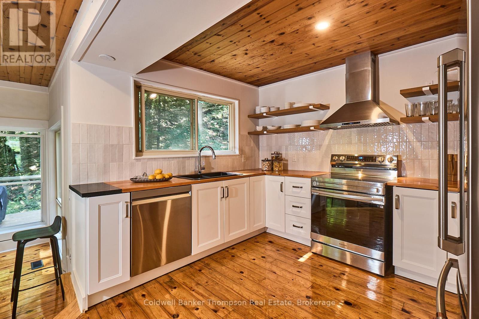 869 North Mary Lake Road, Huntsville, Ontario P1H 1S4 - Photo 9 - X12550358