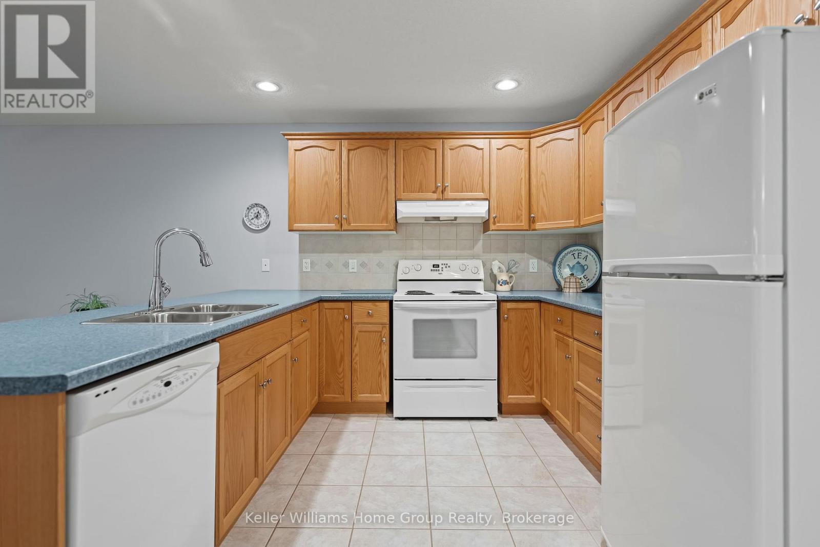 73 Patrick Boulevard, Centre Wellington, Ontario N0B 1S0 - Photo 12 - X12550492