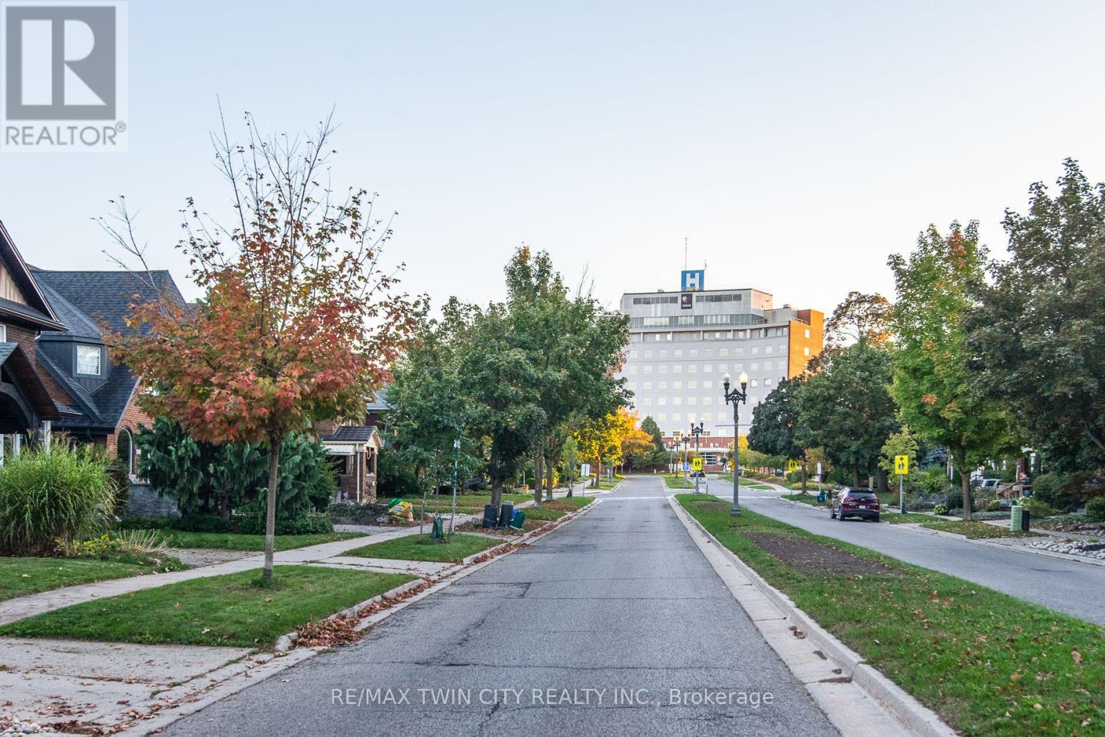 839 Queens Boulevard, Kitchener, Ontario  N2M 1A6 - Photo 2 - X12550326