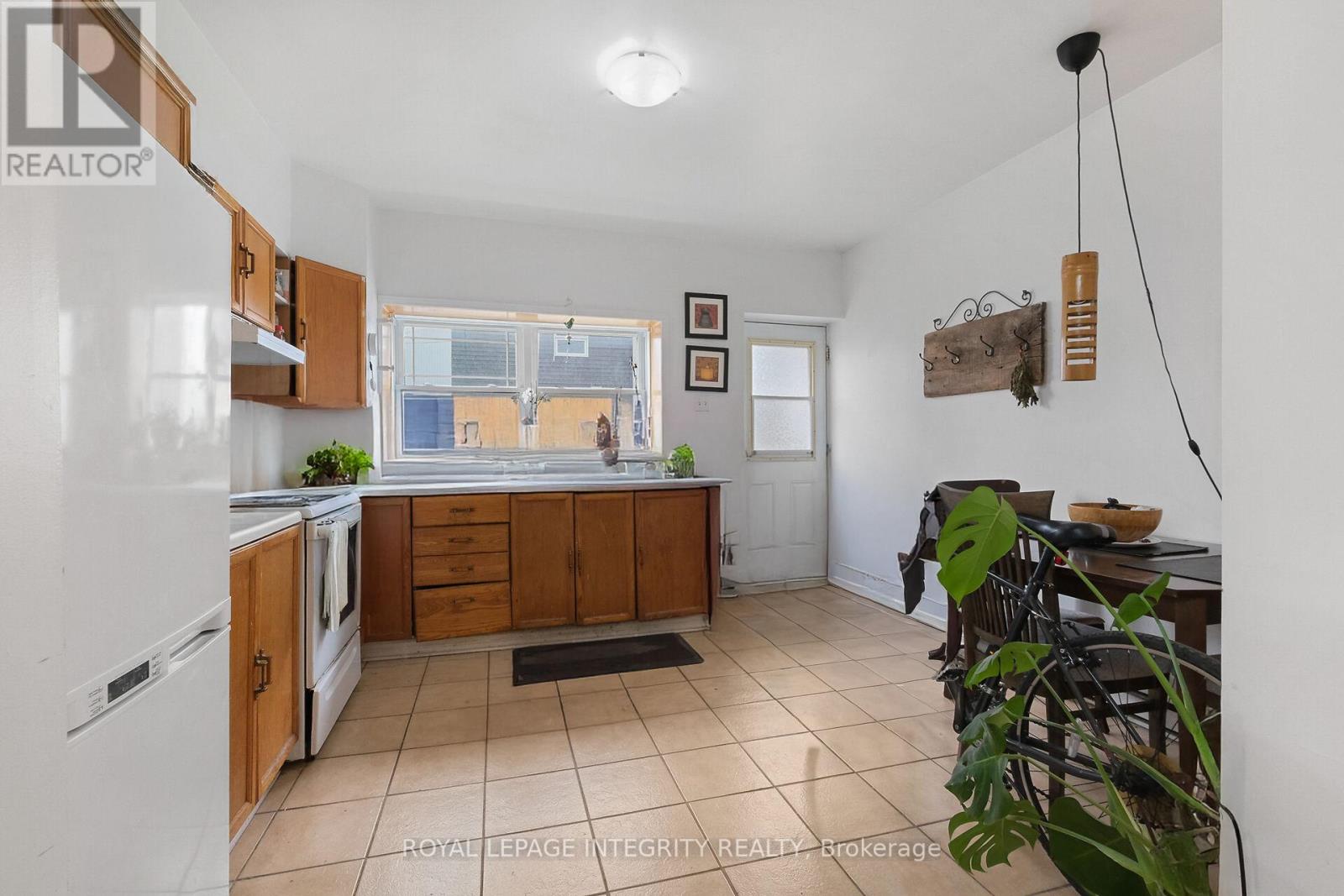 6 - 202 Rochester Street, Ottawa, Ontario K1R 7M6 - Photo 12 - X12372575