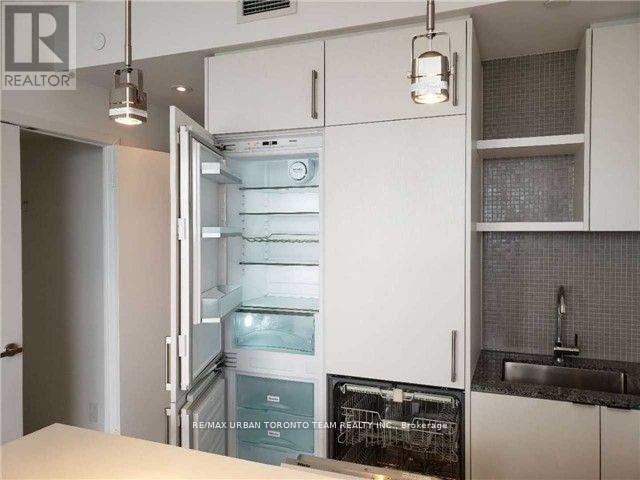 1407 - 100 Harbour Street, Toronto, Ontario  M5J 0B5 - Photo 7 - C12550490