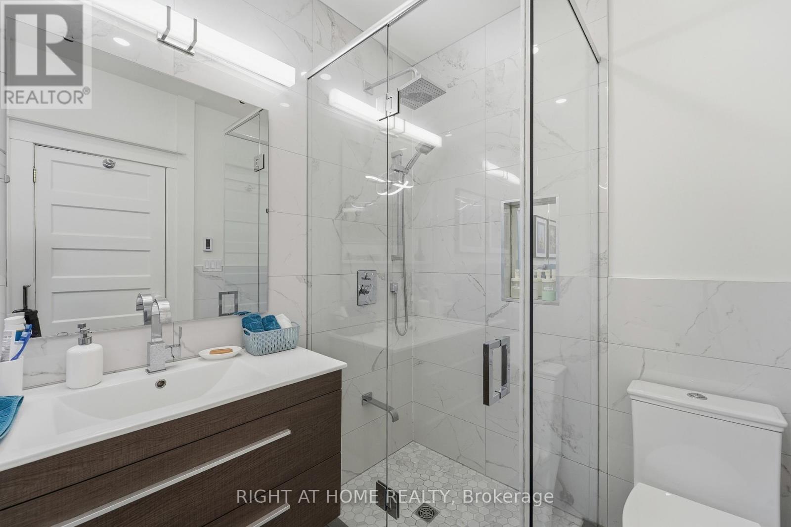 415 Palmerston Boulevard, Toronto, Ontario  M6G 2N7 - Photo 34 - C12550494