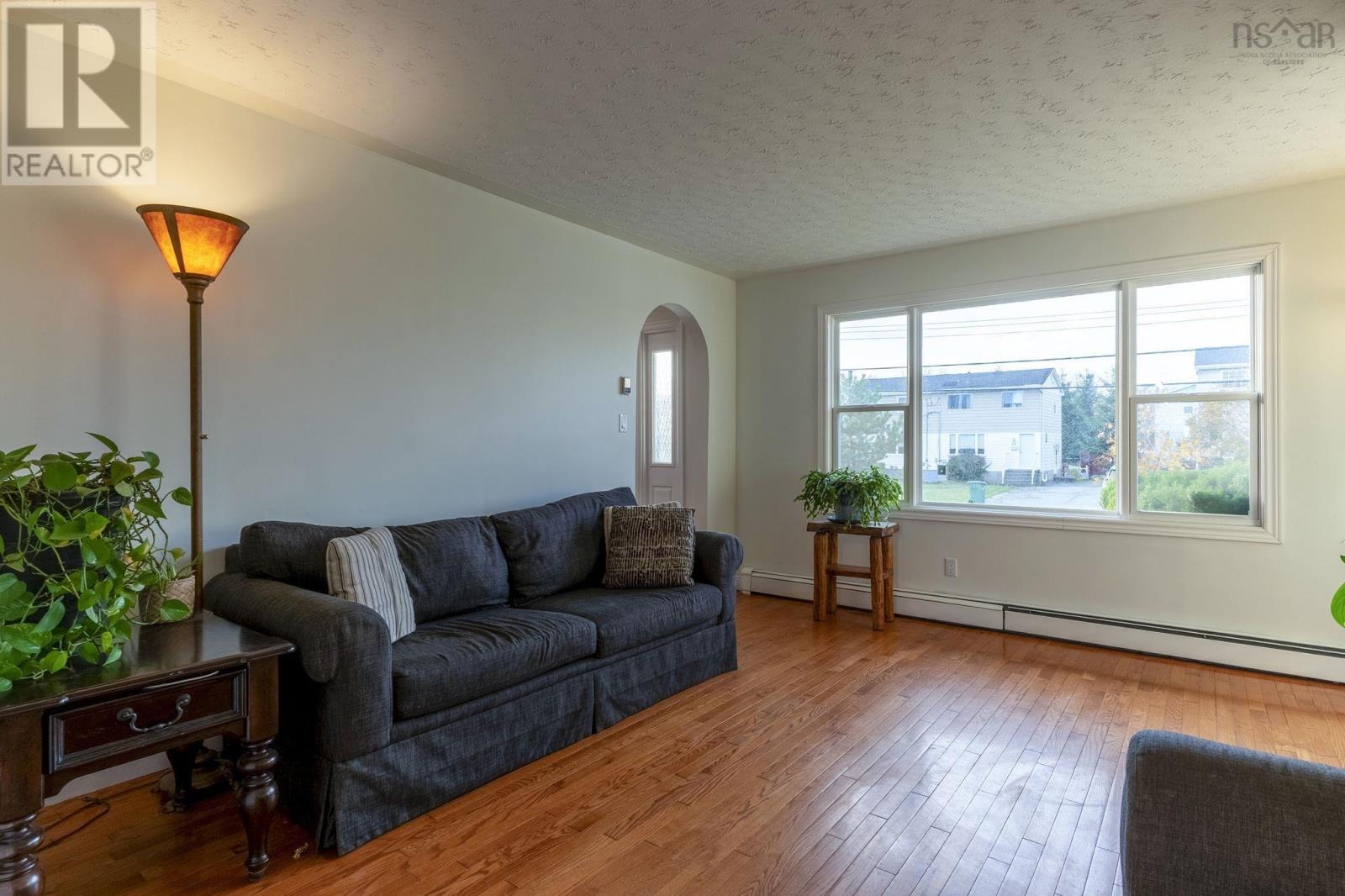 Property at 22 Carisbrooke Lane image 2