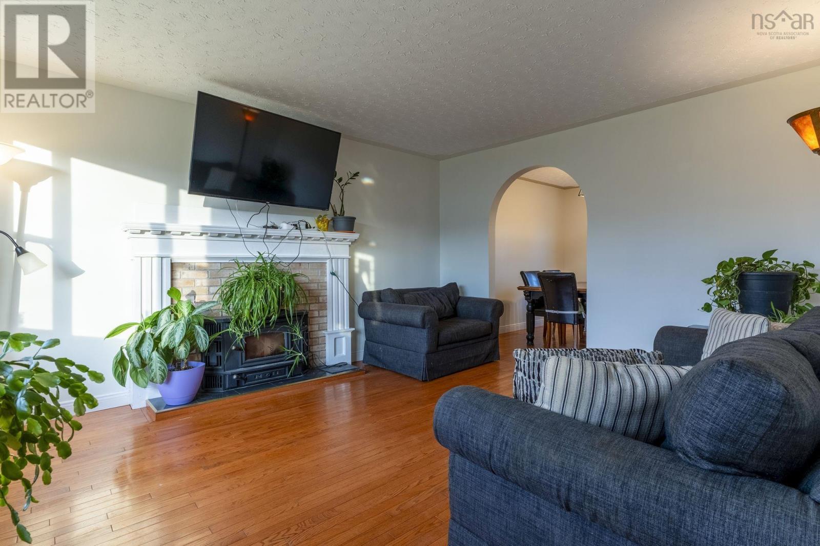 Property at 22 Carisbrooke Lane image 3