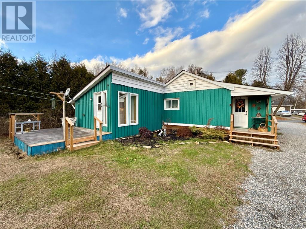 395 King, Massey, Ontario P0P 1P0 - Photo 1 - 2125660