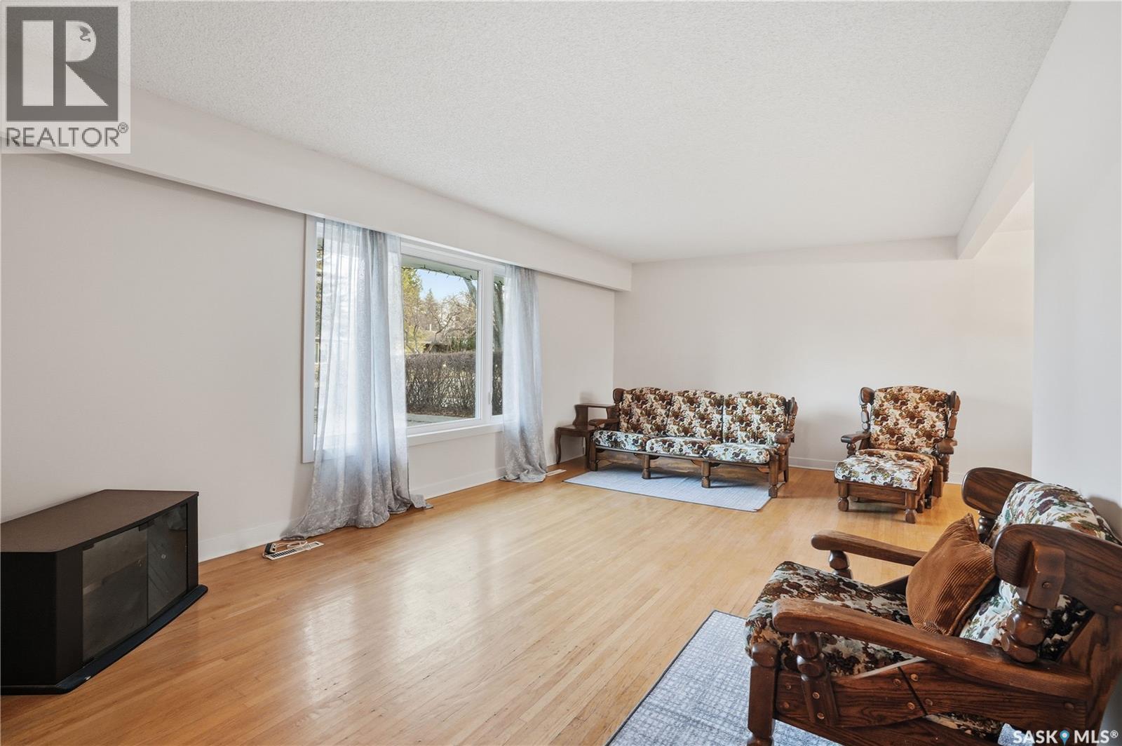 510 Bate Crescent, Saskatoon, Saskatchewan  S7H 3A7 - Photo 6 - SK024155