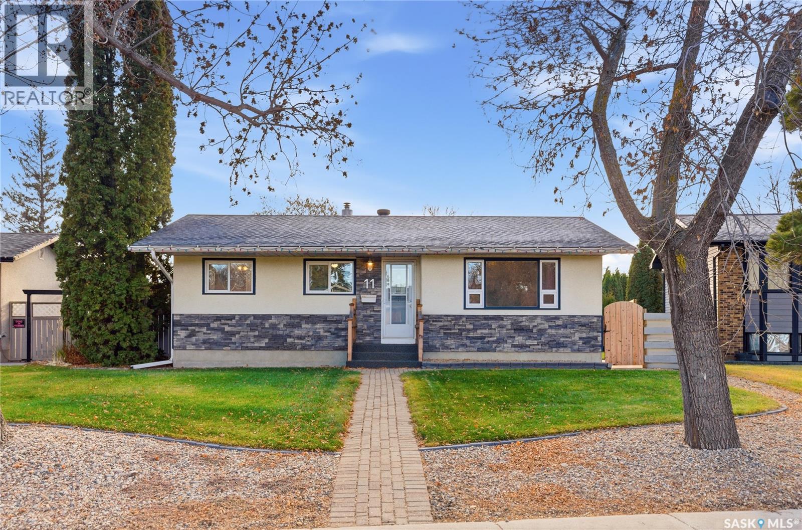 11 WALKER CRESCENT, Saskatoon, Saskatchewan