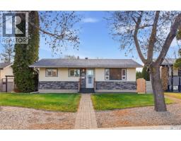 11 WALKER CRESCENT Westview Heights