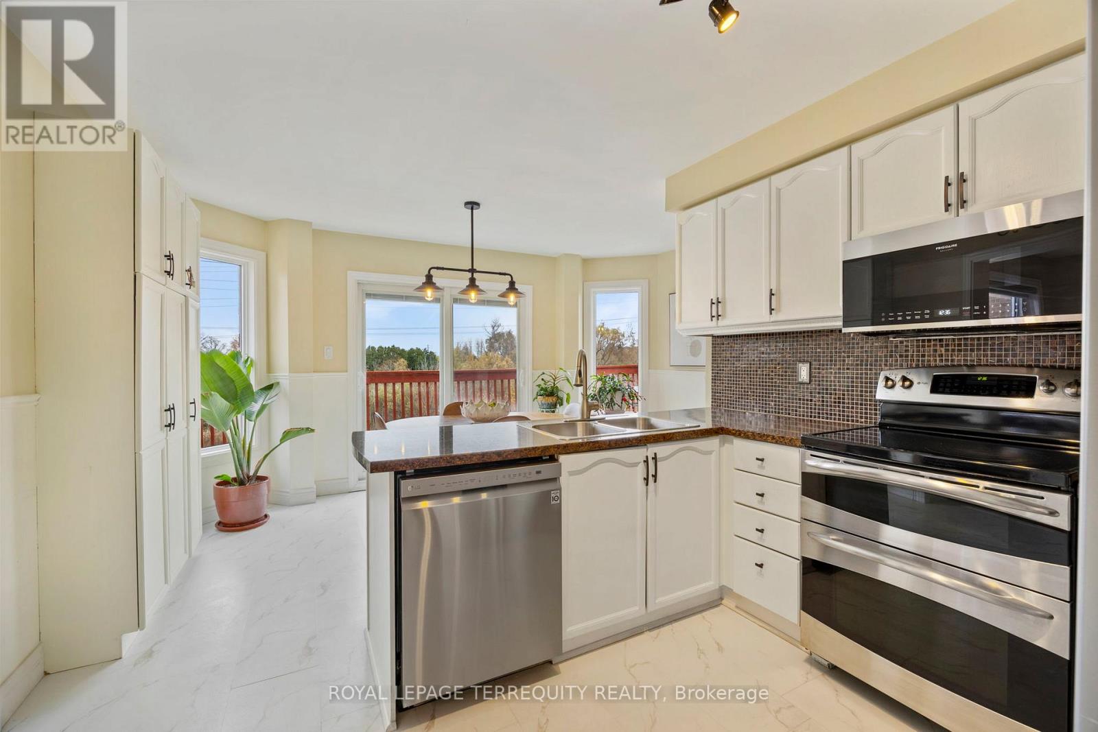 1080 Wildrose Crescent, Pickering, Ontario  L1X 2R3 - Photo 16 - E12550458