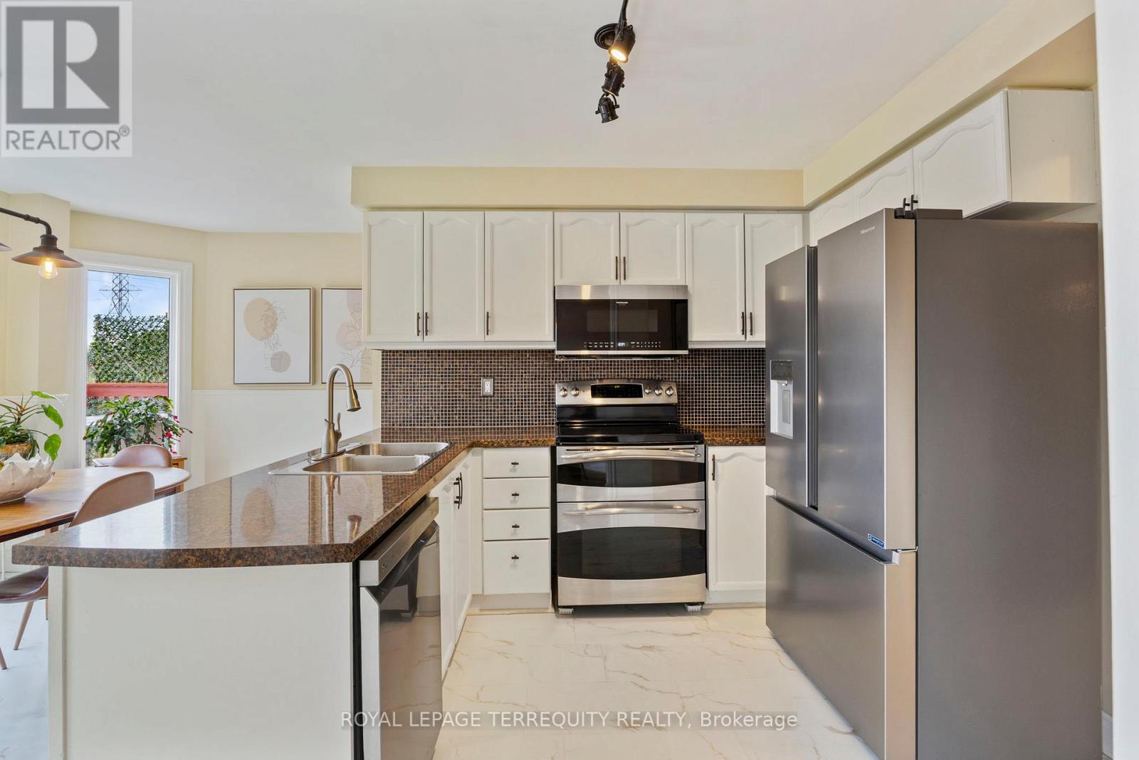 1080 Wildrose Crescent, Pickering, Ontario  L1X 2R3 - Photo 17 - E12550458