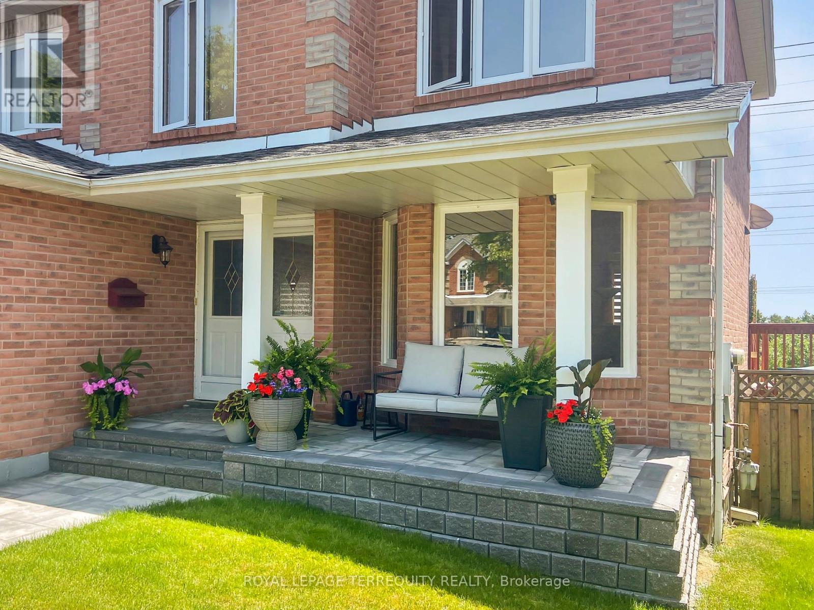 1080 Wildrose Crescent, Pickering, Ontario  L1X 2R3 - Photo 5 - E12550458