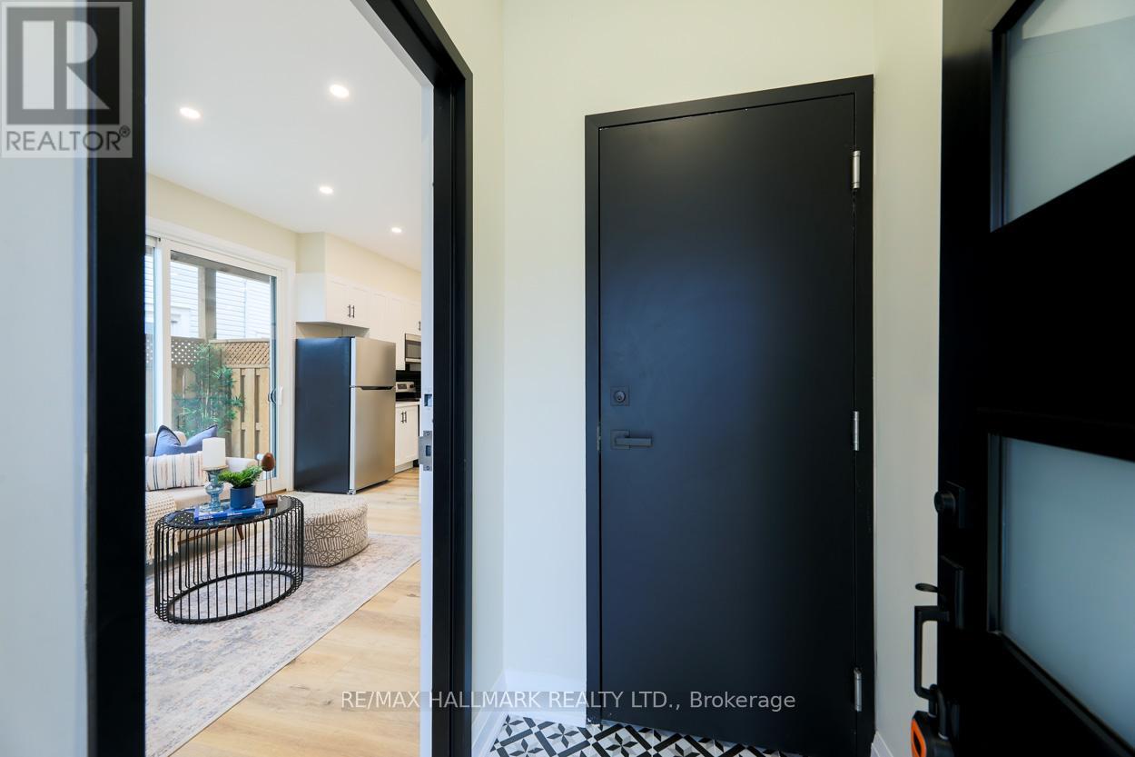 Main Floor - 6 Luttrell Avenue, Toronto, Ontario  M4C 5E3 - Photo 3 - E12550474