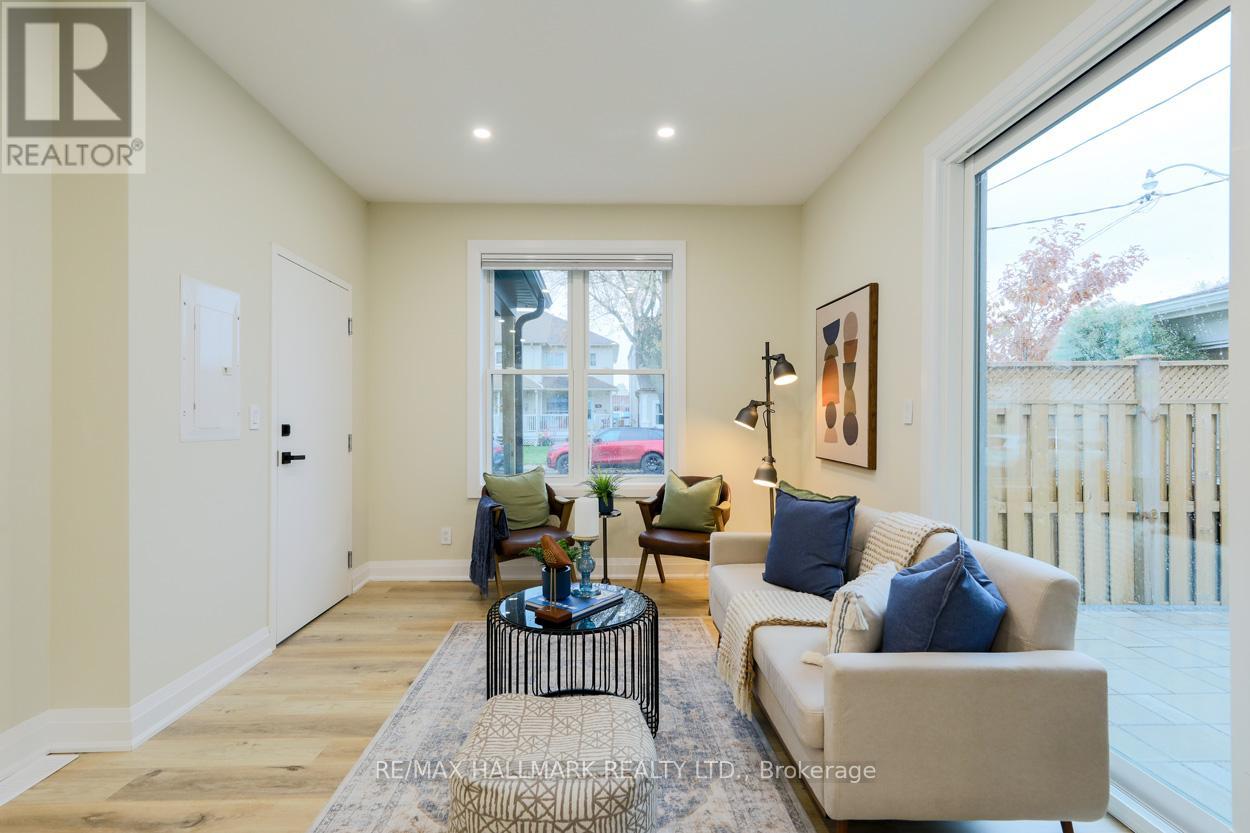 Main Floor - 6 Luttrell Avenue, Toronto, Ontario  M4C 5E3 - Photo 4 - E12550474