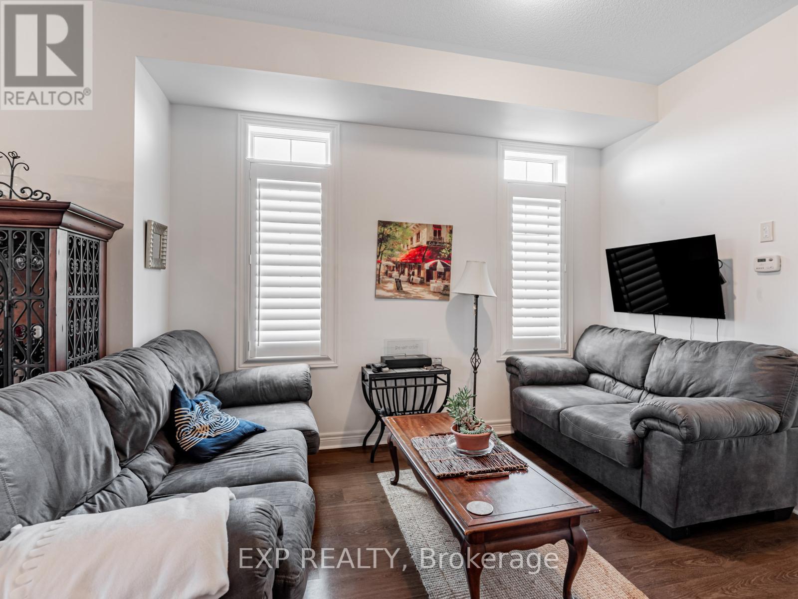 2 Angela Street, Bradford West Gwillimbury (Bradford), Ontario  L3Z 0A2 - Photo 5 - N12550360