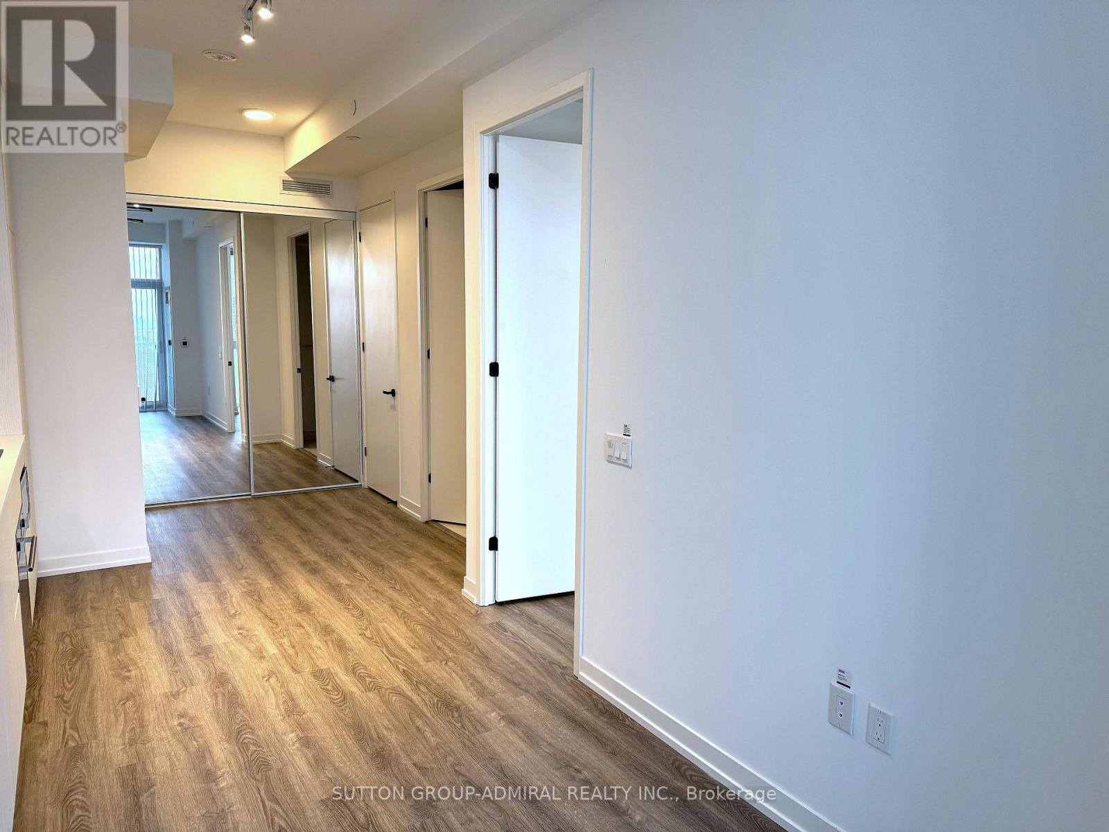 1608 - 8 Interchange Way E, Vaughan, Ontario  L4K 0R2 - Photo 12 - N12550406