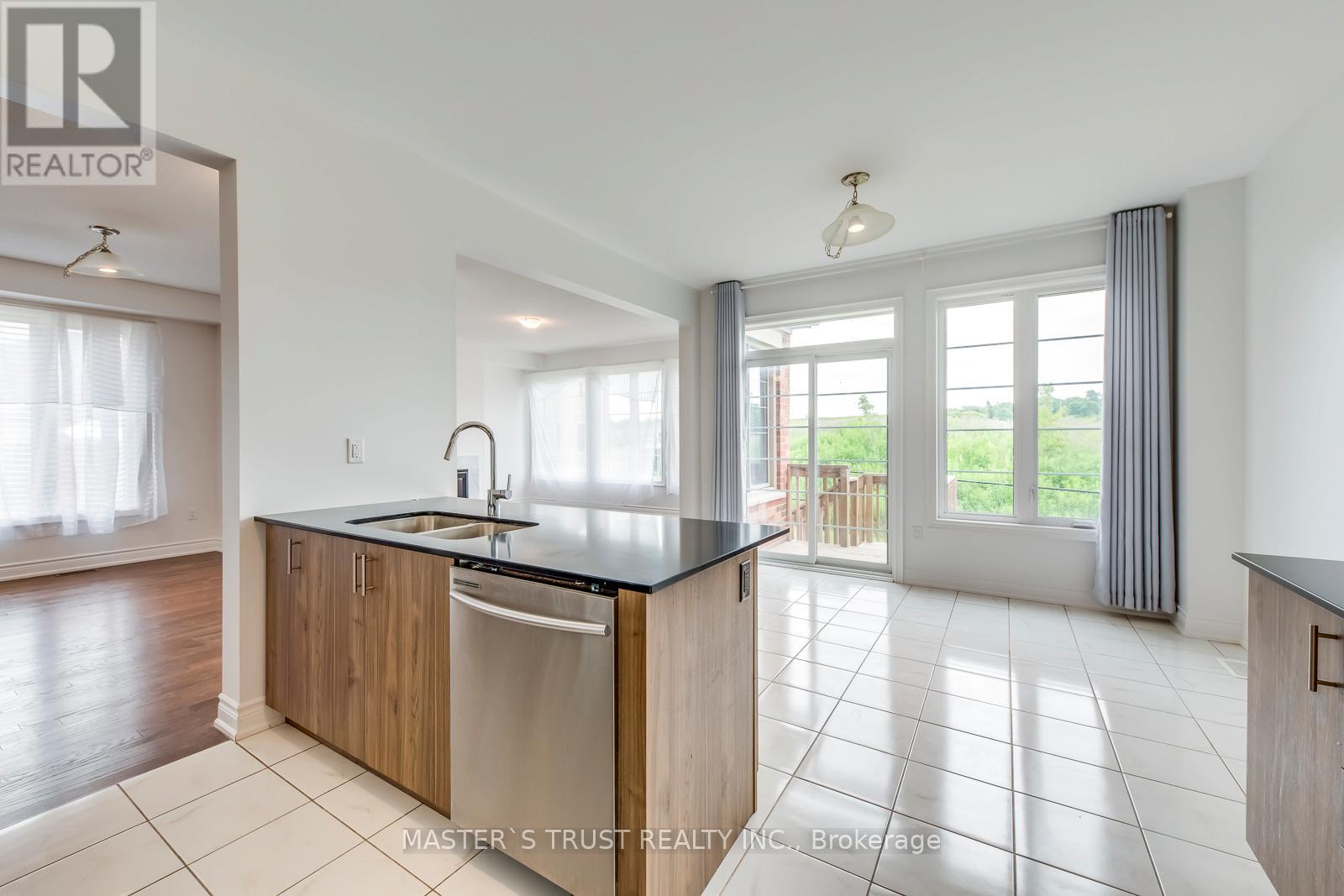 78 Tesla Crescent, East Gwillimbury, Ontario  L9N 0T3 - Photo 11 - N12550414