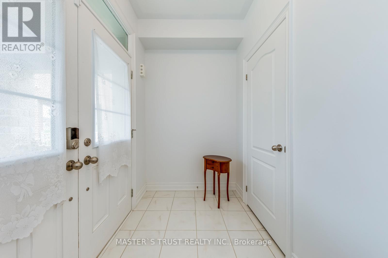 78 Tesla Crescent, East Gwillimbury, Ontario  L9N 0T3 - Photo 2 - N12550414