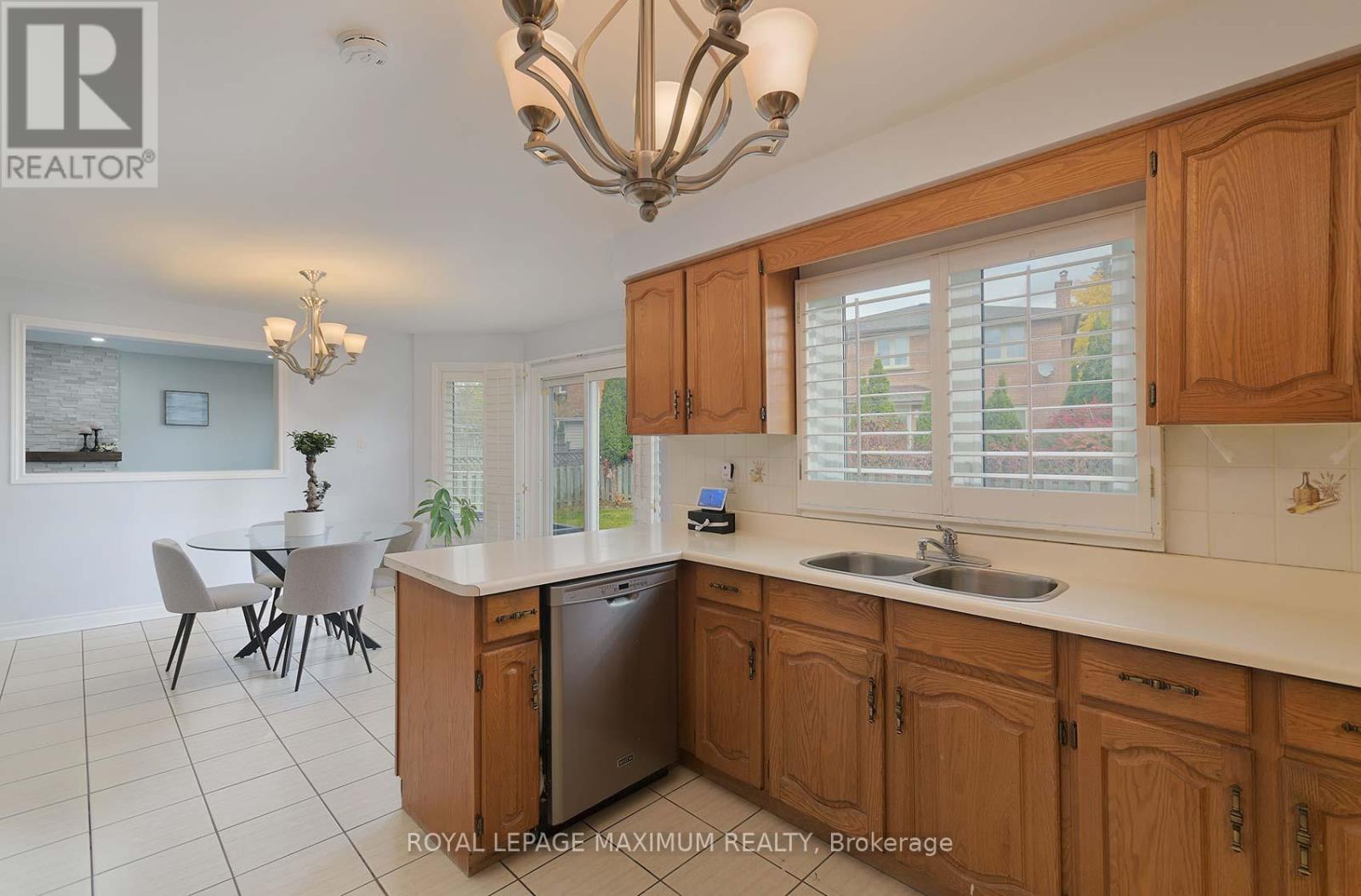 27 Looking Glass Crescent, Vaughan, Ontario  L4L 5M8 - Photo 14 - N12550426
