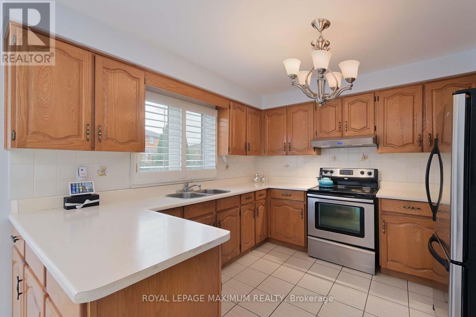 27 Looking Glass Crescent, Vaughan, Ontario  L4L 5M8 - Photo 15 - N12550426