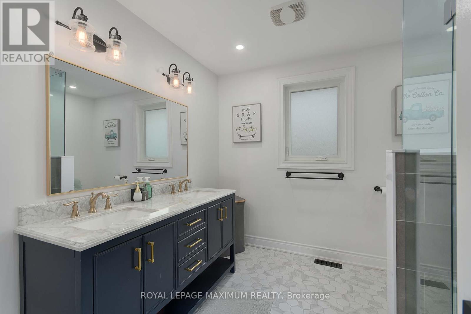 27 Looking Glass Crescent, Vaughan, Ontario  L4L 5M8 - Photo 33 - N12550426