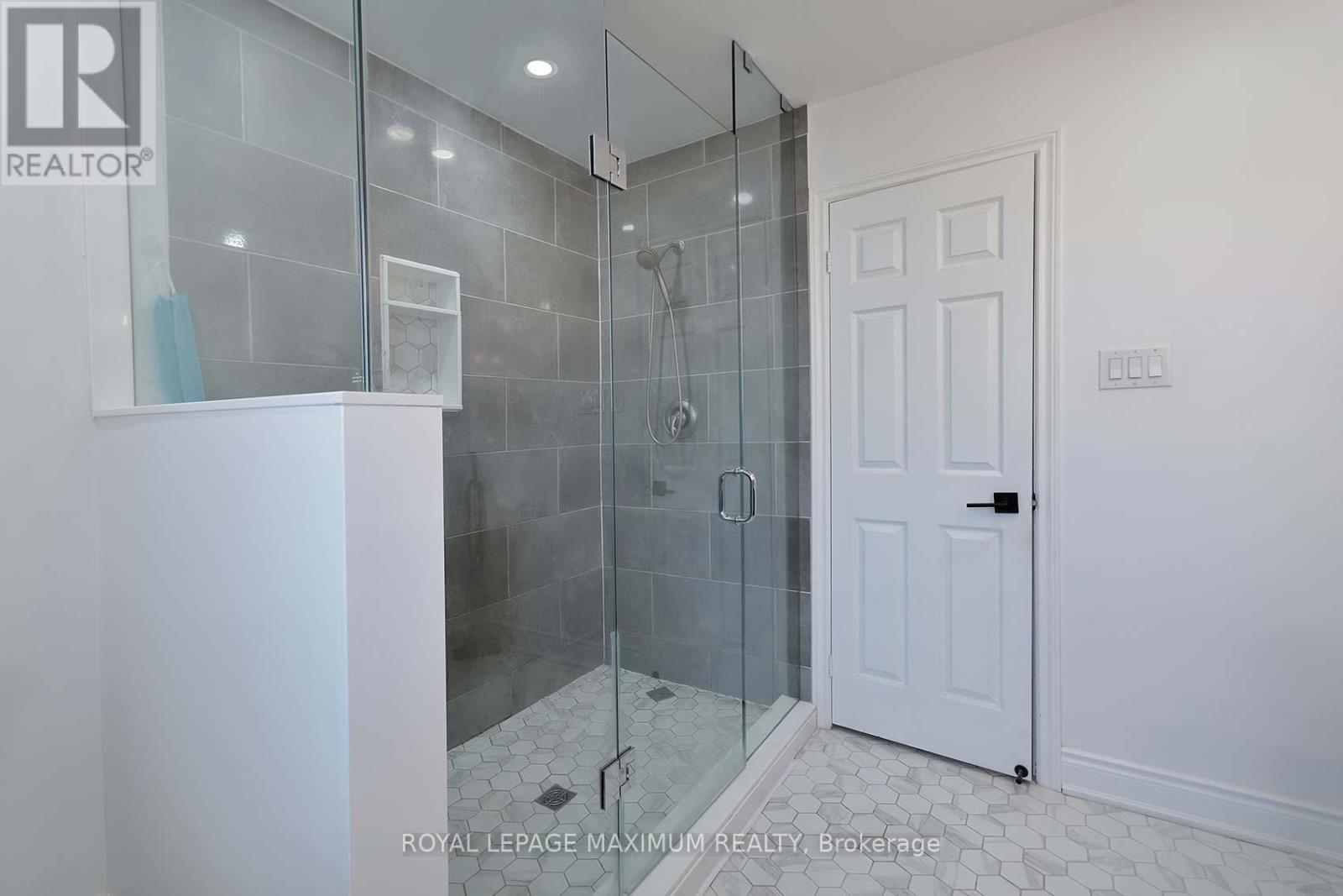 27 Looking Glass Crescent, Vaughan, Ontario  L4L 5M8 - Photo 34 - N12550426