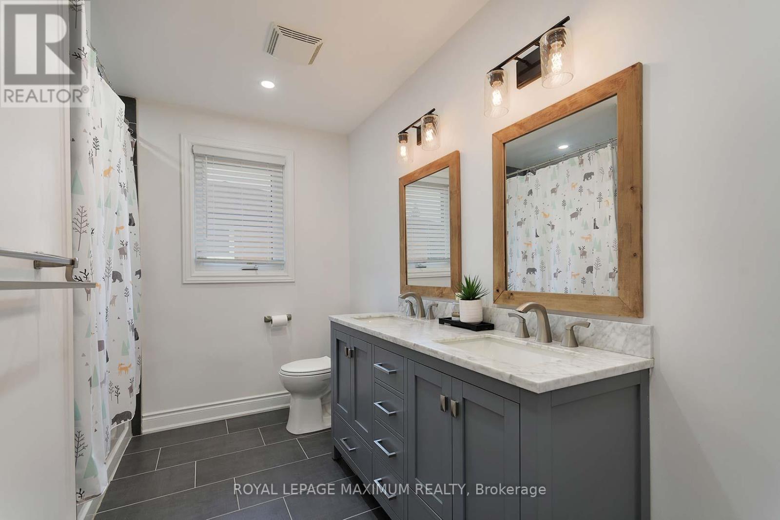 27 Looking Glass Crescent, Vaughan, Ontario  L4L 5M8 - Photo 42 - N12550426